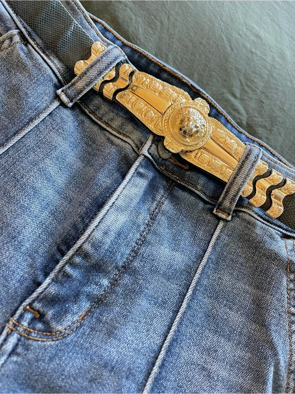 Vintage Judith Leiber Black Belt with Ornate Gold Lion Head Buckle - Picture 7 of 8